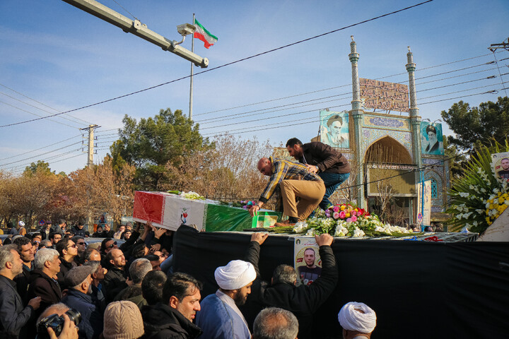 تصاویر/ تشییع پیکر شهید مدافع امنیت امیرحسین راستینه در قم