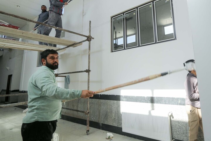 تصاویر| بازسازی و رنگ آمیزی مدرسه علمیه جعفریه قدیمه قاین بعد از اغتشاشات