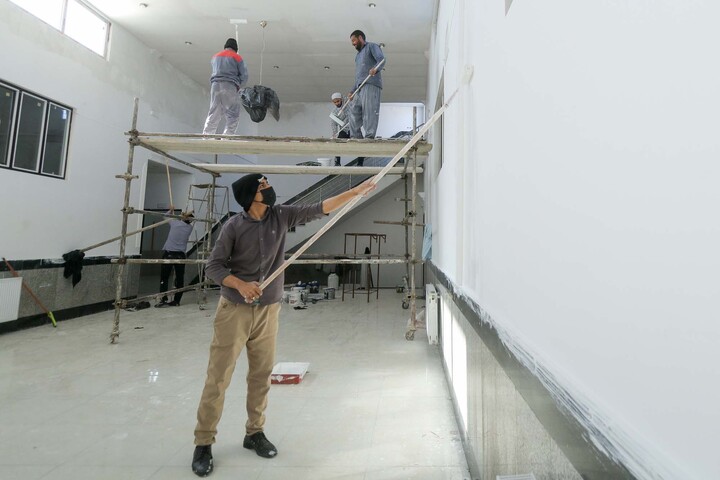 تصاویر| بازسازی و رنگ آمیزی مدرسه علمیه جعفریه قدیمه قاین بعد از اغتشاشات