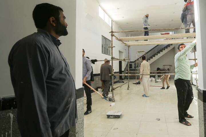 تصاویر| بازسازی و رنگ آمیزی مدرسه علمیه جعفریه قدیمه قاین بعد از اغتشاشات