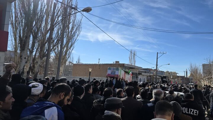 تصاویر/ تشییع شهید مدافع امنیت شهید سعید راونجیان پوردرجوشقان قالی