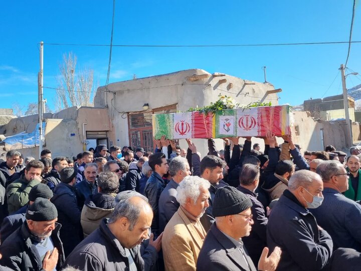 تصاویر/ تشییع شهید مدافع امنیت شهید سعید راونجیان پوردرجوشقان قالی