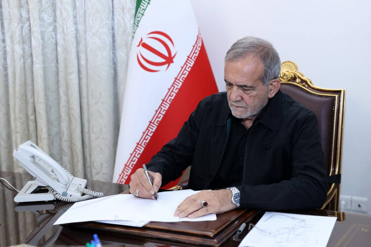 President Pezeshkian expresses condolences to Ayatollah Seyed Ali Sistani