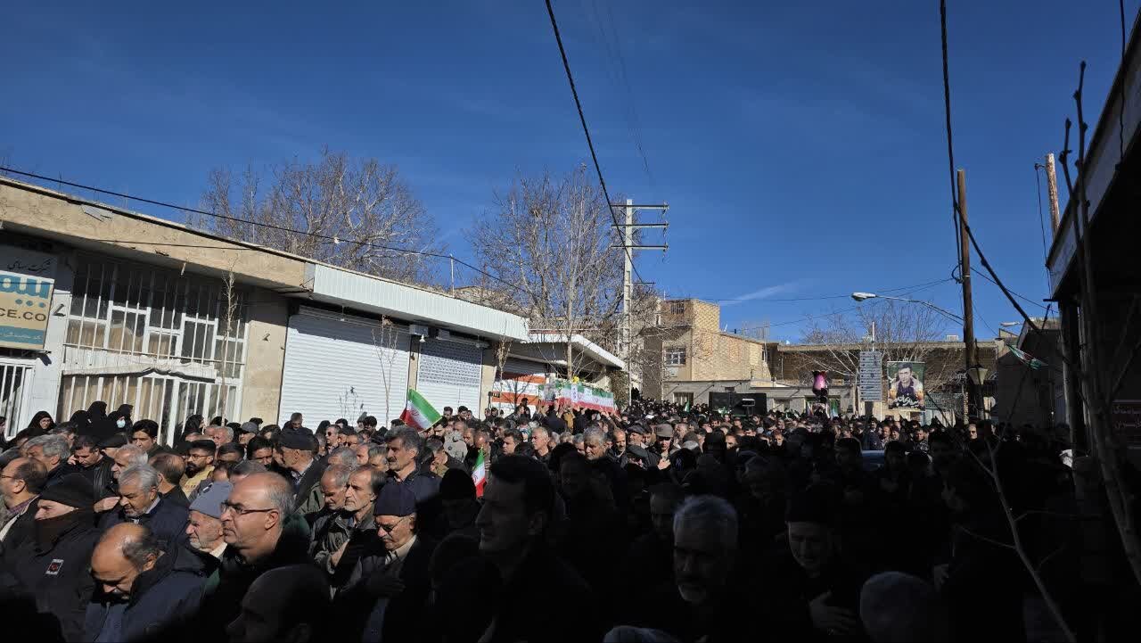 تصاویر/ تشییع شهید مدافع امنیت شهید سعید راونجیان پور در جوشقان قالی