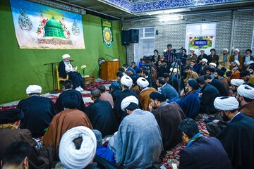 همه دست در دست هم بکوشیم تا به لطف الهی از این مرحله عبور کنیم