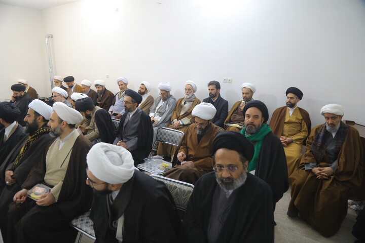 تصاویر/ جشن عید مبعث و عمامه گذاری طلاب در مدرسه علمیه آیت الله العظمی بروجردی