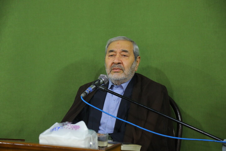 تصاویر/ جشن عید مبعث و عمامه گذاری طلاب در مدرسه علمیه آیت الله العظمی بروجردی