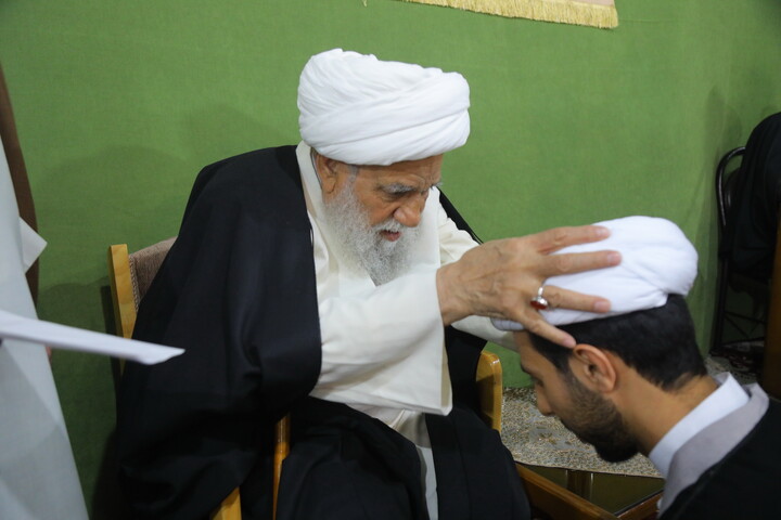 تصاویر/ جشن عید مبعث و عمامه گذاری طلاب در مدرسه علمیه آیت الله العظمی بروجردی