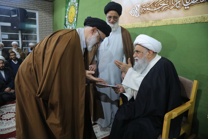 تصاویر/ جشن عید مبعث و عمامه گذاری طلاب در مدرسه علمیه آیت الله العظمی بروجردی