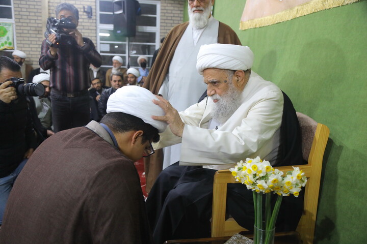 تصاویر/ جشن عید مبعث و عمامه گذاری طلاب در مدرسه علمیه آیت الله العظمی بروجردی