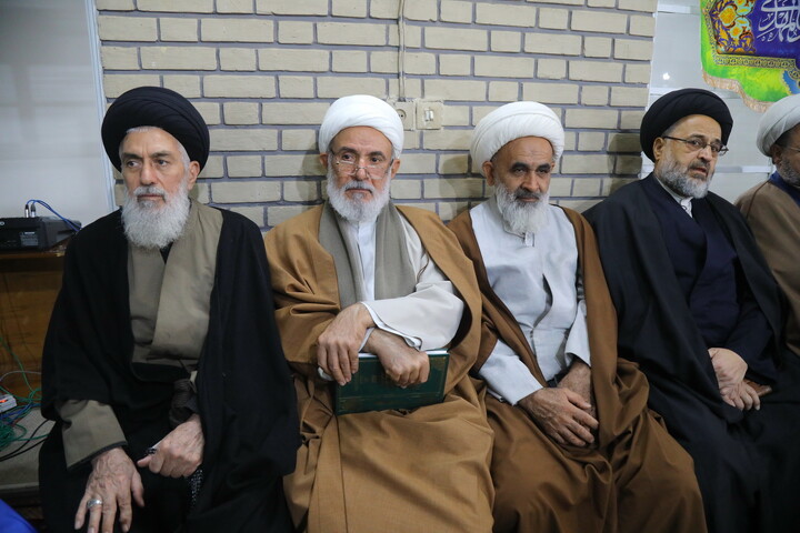 تصاویر/ جشن عید مبعث و عمامه گذاری طلاب در مدرسه علمیه آیت الله العظمی بروجردی