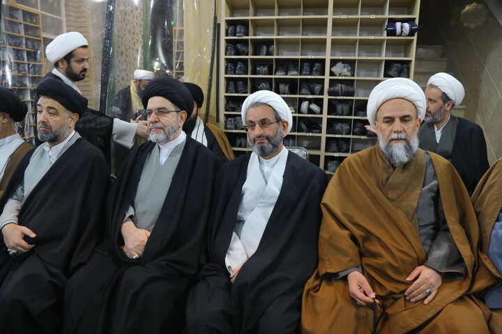 تصاویر/ جشن عید مبعث و عمامه گذاری طلاب در مدرسه علمیه آیت الله العظمی بروجردی