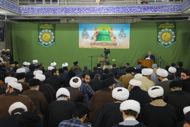 تصاویر/ جشن عید مبعث و عمامه گذاری طلاب در مدرسه علمیه آیت الله العظمی بروجردی