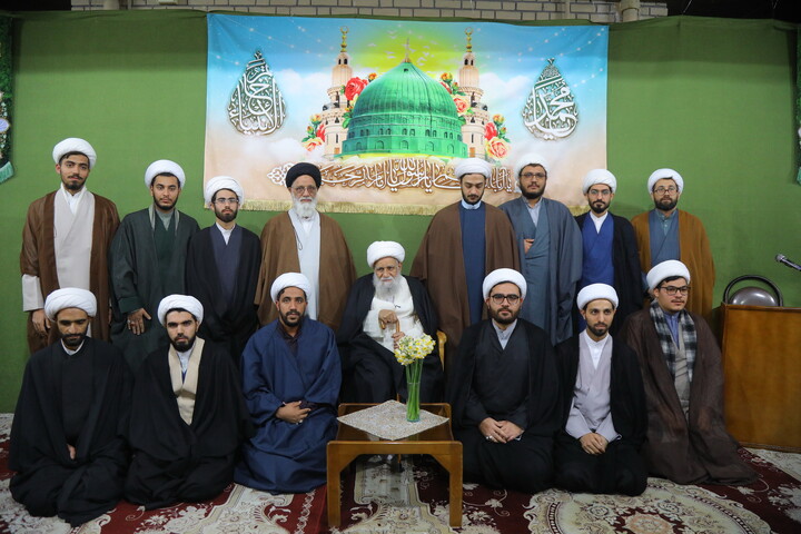 تصاویر/ جشن عید مبعث و عمامه گذاری طلاب در مدرسه علمیه آیت الله العظمی بروجردی