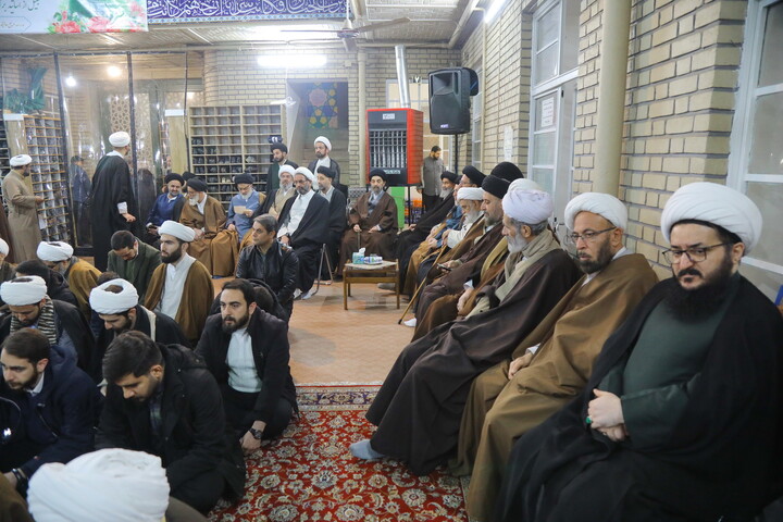 تصاویر/ جشن عید مبعث و عمامه گذاری طلاب در مدرسه علمیه آیت الله العظمی بروجردی