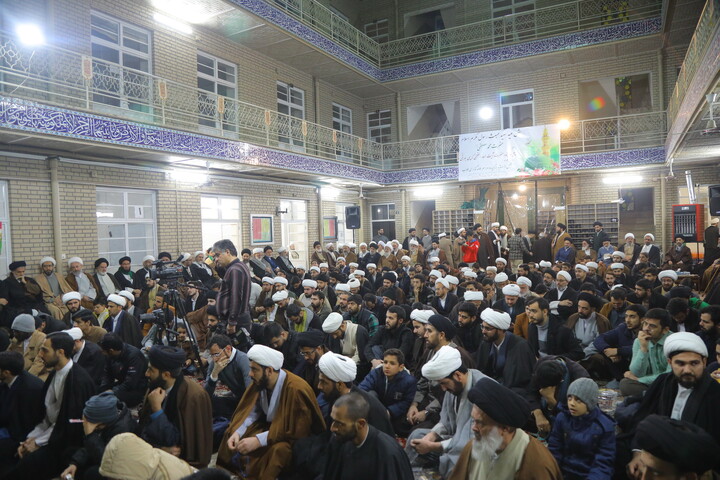 تصاویر/ جشن عید مبعث و عمامه گذاری طلاب در مدرسه علمیه آیت الله العظمی بروجردی