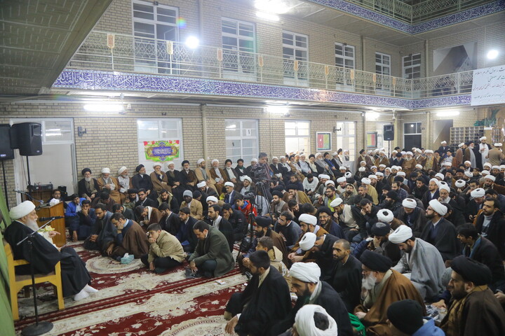 تصاویر/ جشن عید مبعث و عمامه گذاری طلاب در مدرسه علمیه آیت الله العظمی بروجردی