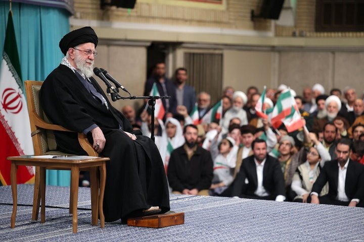 ভিডিও/মার্কিন প্রেসিডেন্ট ইরানে সাম্প্রতিক দাঙ্গার একজন সহযোগী: আয়াতুল্লাহ খামেনেয়ী