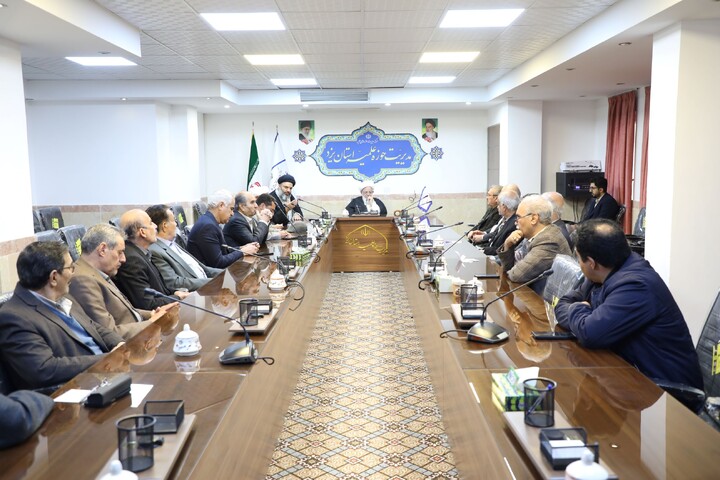 تصاویر/ جلسه کسبه استان یزد با  آیت‌الله محمدرضا ناصری نماینده ولی فقیه در استان و امام جمعه یزد