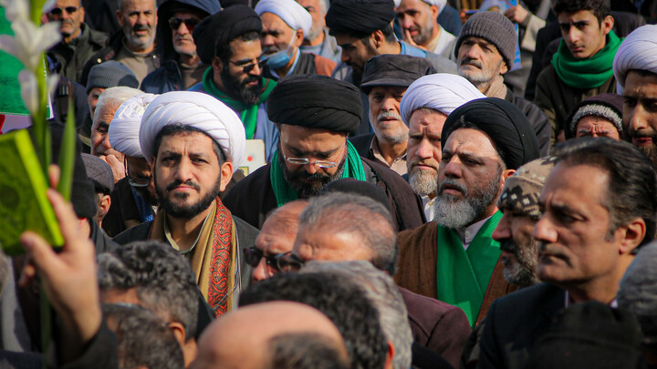 تصاویر/مراسم تشییع و نماز بر پیکر شهید علی زمانیان