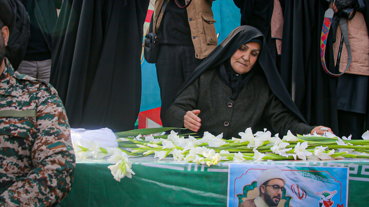 تصاویر/مراسم تشییع و نماز بر پیکر شهید علی زمانیان