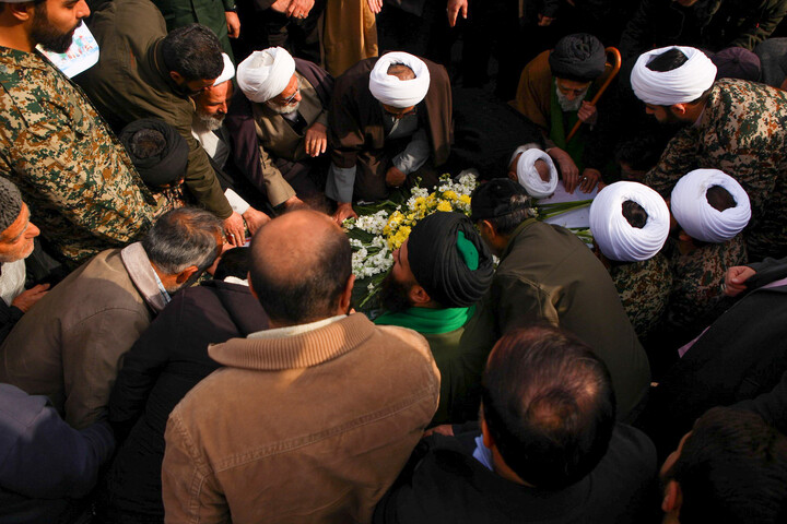 تصاویر/مراسم تشییع و نماز بر پیکر شهید علی زمانیان