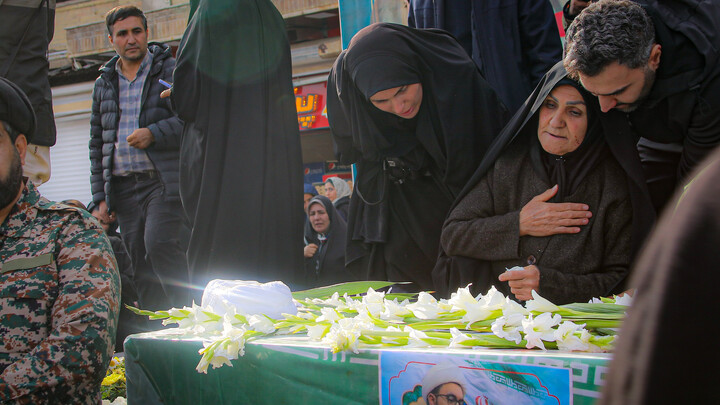 تصاویر/مراسم تشییع و نماز بر پیکر شهید علی زمانیان