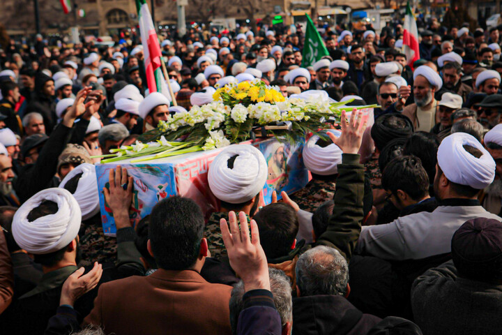 تصاویر/مراسم تشییع و نماز بر پیکر شهید علی زمانیان