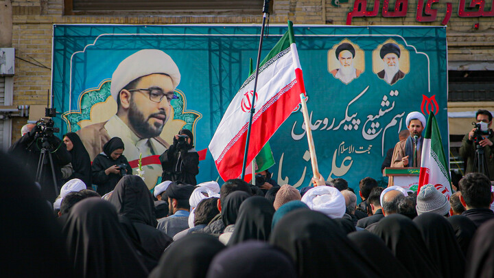 تصاویر/مراسم تشییع و نماز بر پیکر شهید علی زمانیان