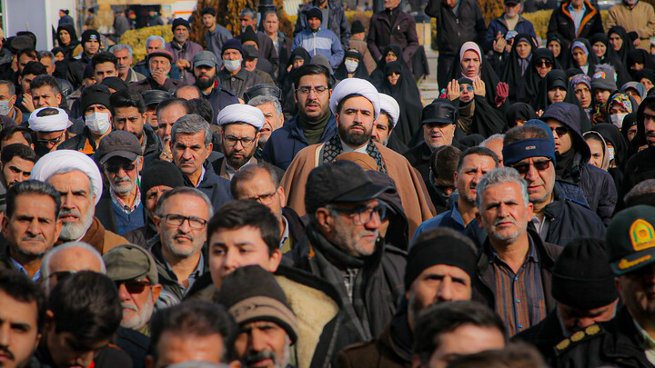 تصاویر/مراسم تشییع و نماز بر پیکر شهید علی زمانیان