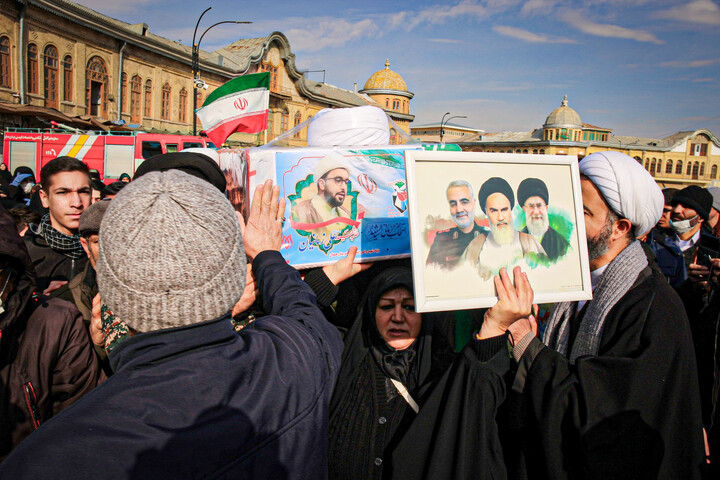 تصاویر/مراسم تشییع و نماز بر پیکر شهید علی زمانیان