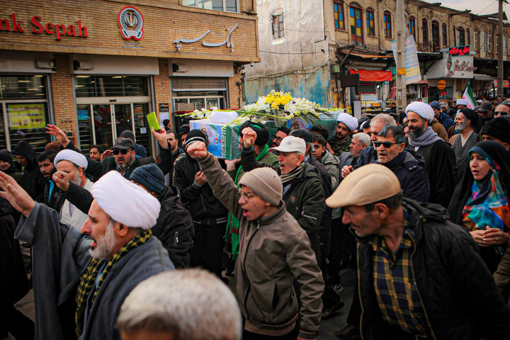 تصاویر/مراسم تشییع و نماز بر پیکر شهید علی زمانیان