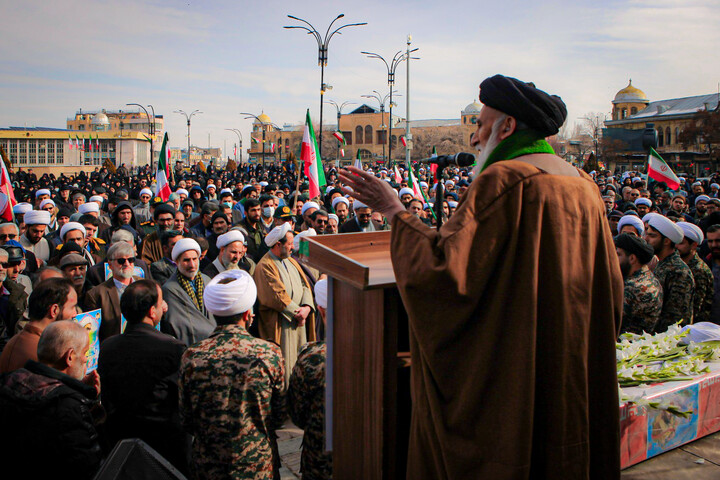 تصاویر/مراسم تشییع و نماز بر پیکر شهید علی زمانیان