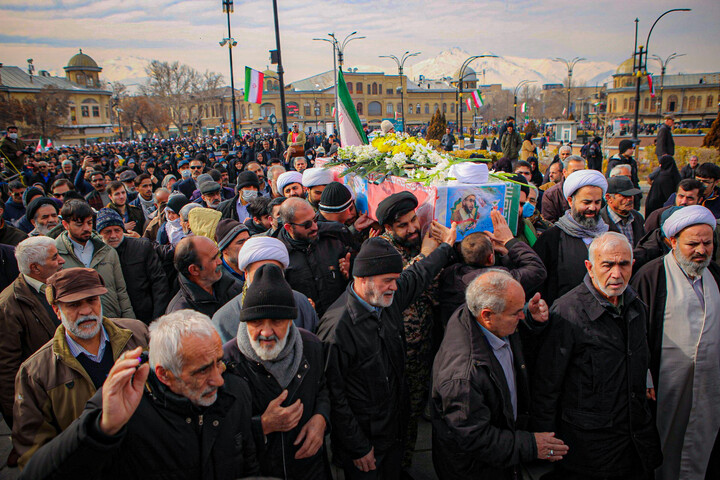 تصاویر/مراسم تشییع و نماز بر پیکر شهید علی زمانیان