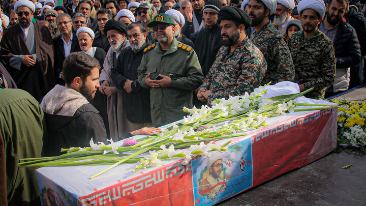 تصاویر/مراسم تشییع و نماز بر پیکر شهید علی زمانیان