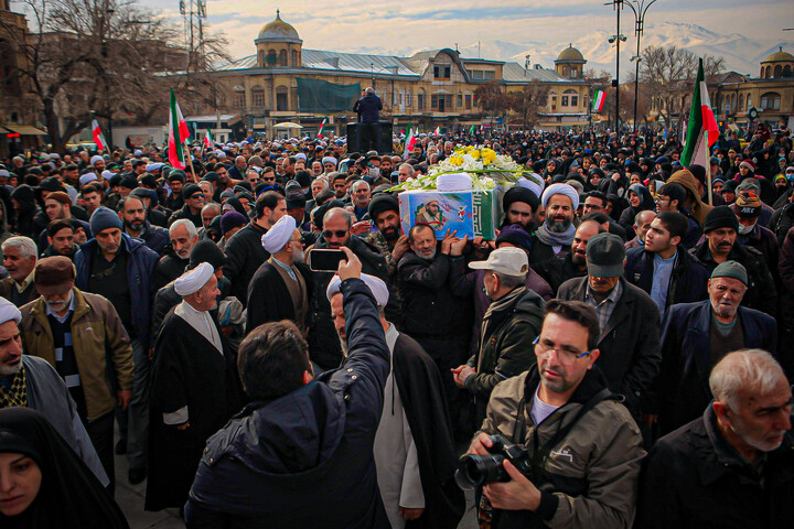 تصاویر/مراسم تشییع و نماز بر پیکر شهید علی زمانیان