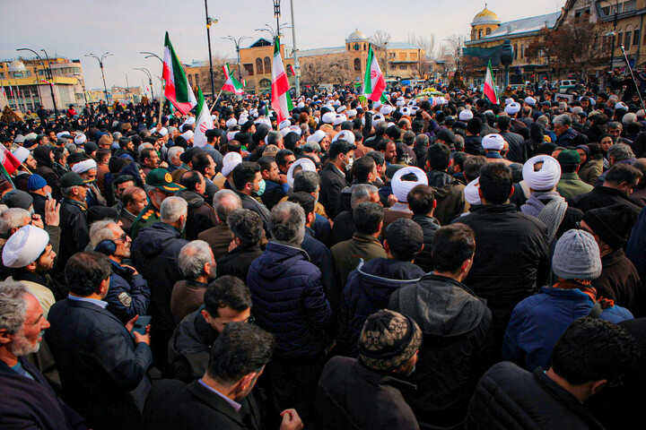 تصاویر/مراسم تشییع و نماز بر پیکر شهید علی زمانیان