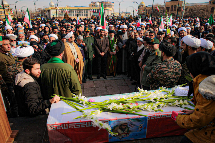 تصاویر/مراسم تشییع و نماز بر پیکر شهید علی زمانیان