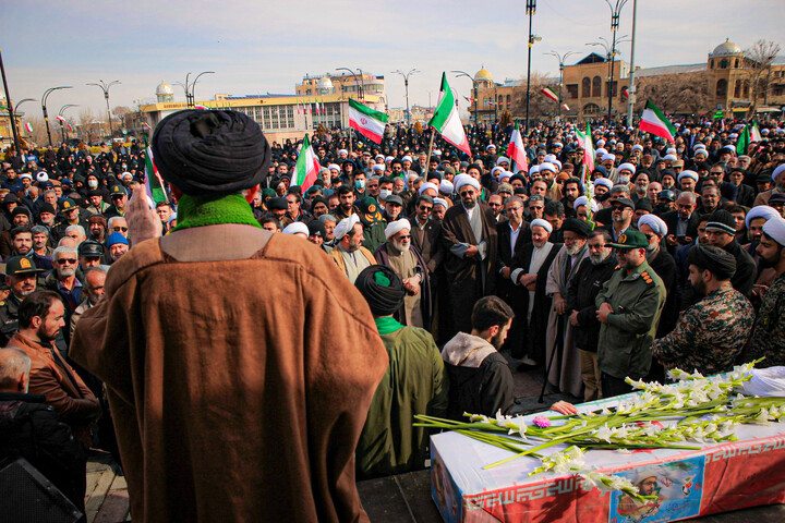 تصاویر/مراسم تشییع و نماز بر پیکر شهید علی زمانیان