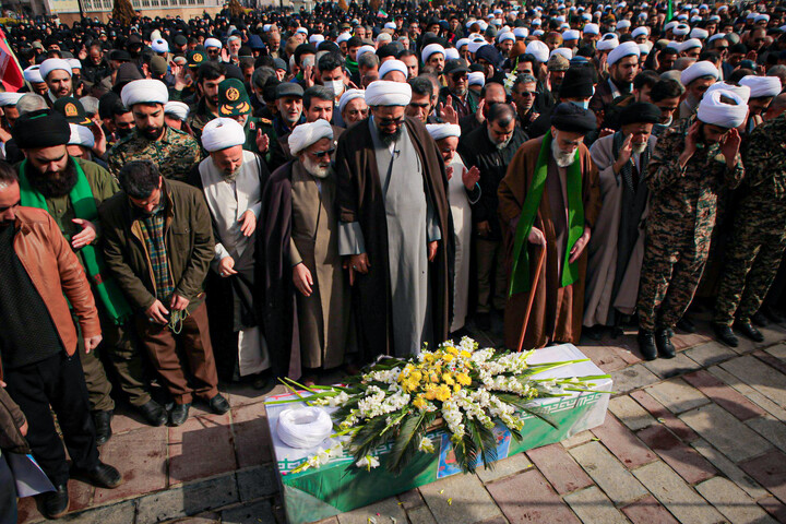 تصاویر/مراسم تشییع و نماز بر پیکر شهید علی زمانیان