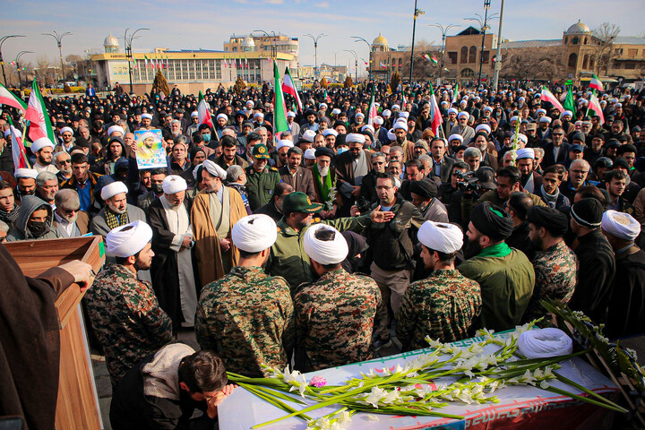 تصاویر/مراسم تشییع و نماز بر پیکر شهید علی زمانیان