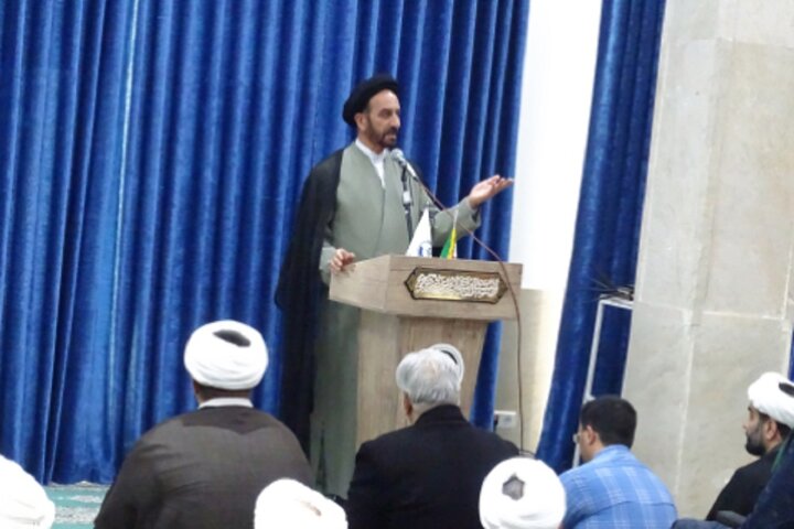 وحدت مردم و مسئولین کشور را نجات خواهد داد