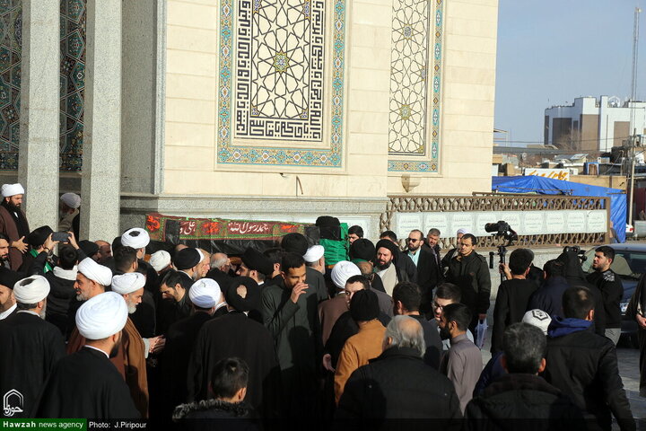 جثمان شقيق المرجع الأعلى السيد السيستاني يشيع في مدينة قم