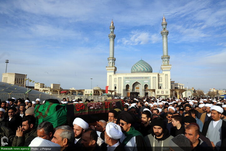 جثمان شقيق المرجع الأعلى السيد السيستاني يشيع في مدينة قم