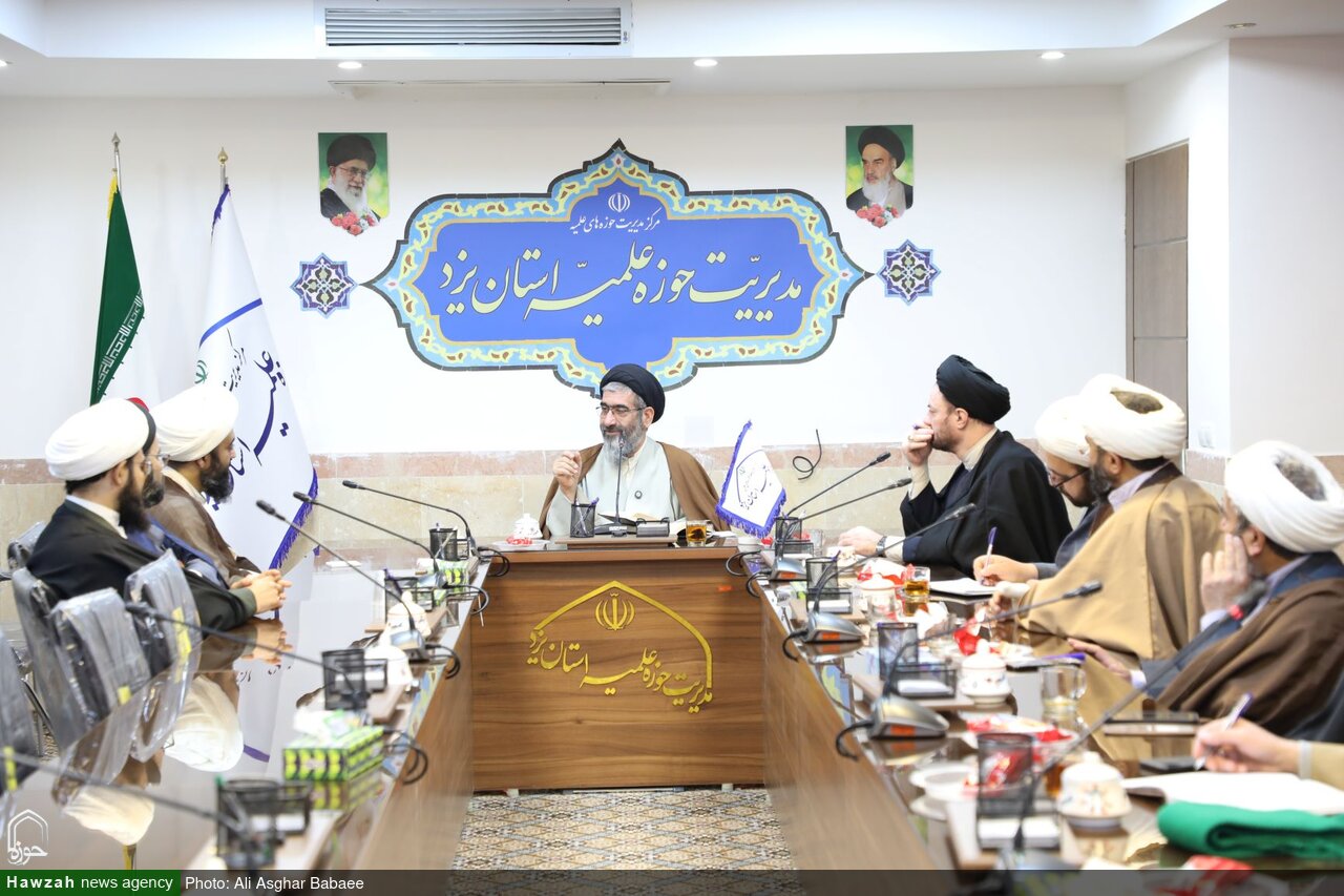 تصاویر/ جلسه بصیرتی با موضوع نقد قرآن بسندگی ویژه کادر مدارس یزد