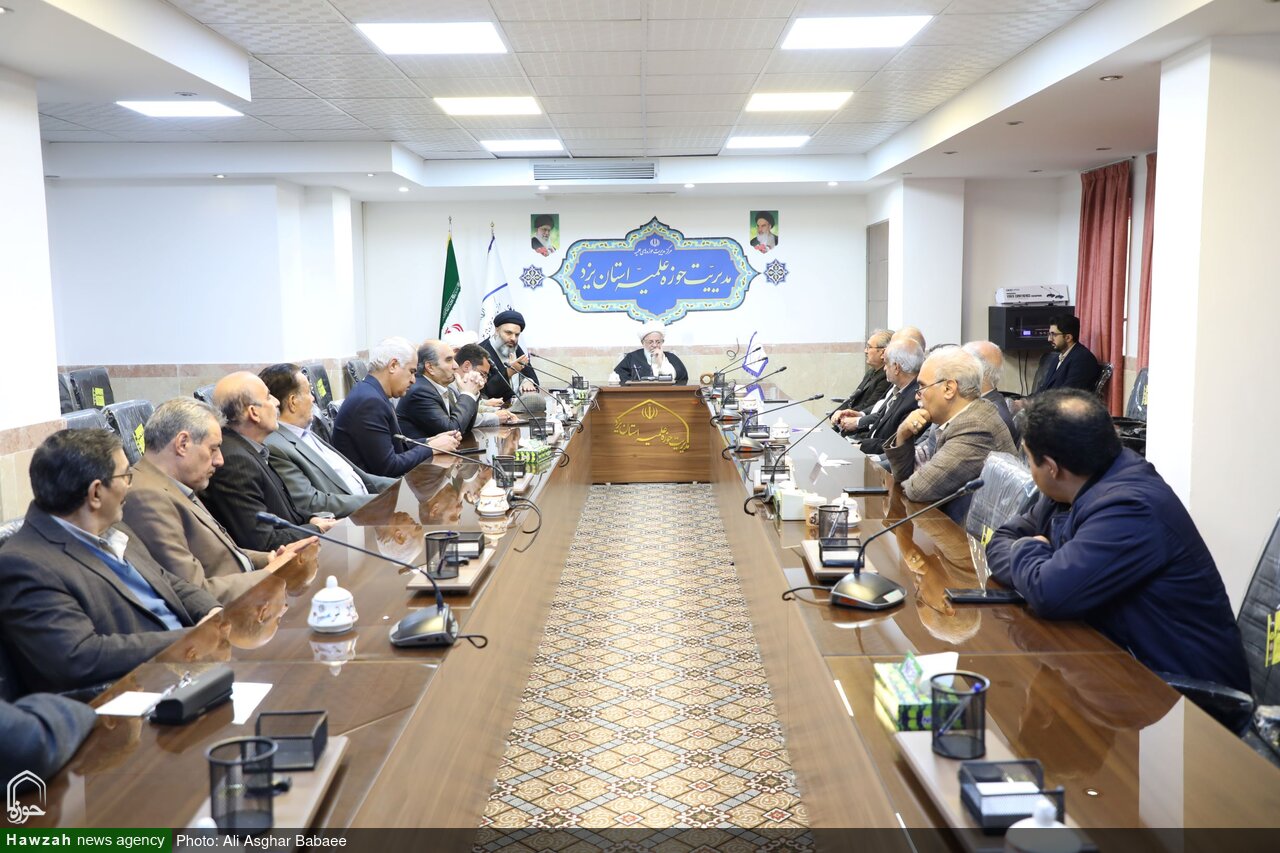 تصاویر/ دیدار صمیمی کسبه یزد با نماینده ولی فقیه در استان و امام جمعه یزد