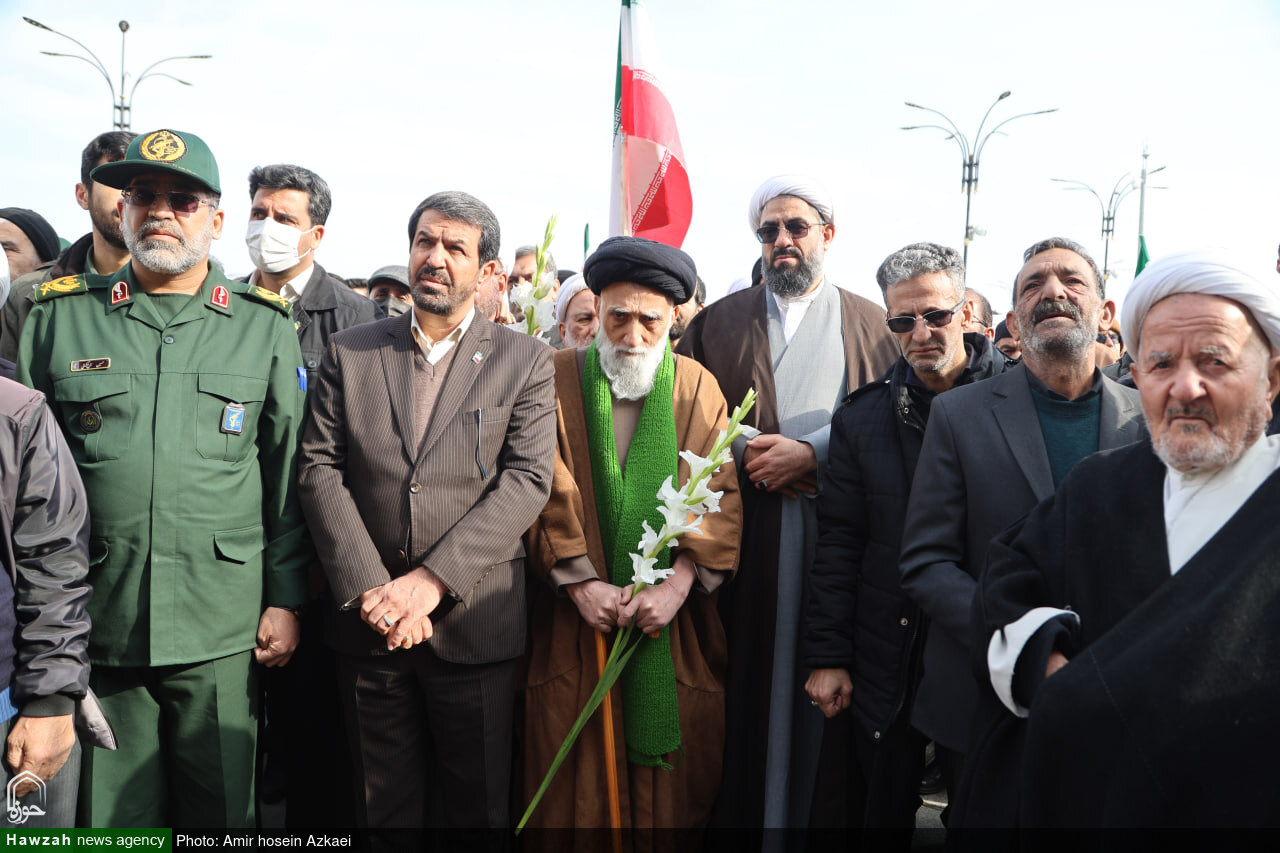 تصاویر / وداع باشکور مردم دارالمومنین با طلبه شهید نهاوندی