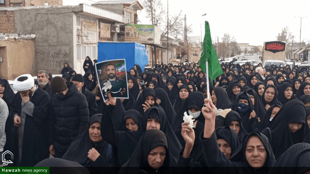 فیلم | آیین تشییع و تدفین روحانی شهید در نهاوند