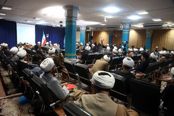 گزارشی از هم‌اندیشی اساتید و طلاب گروه‌های حل مسأله و استعدادهای برتر با آیت‌الله اعرافی