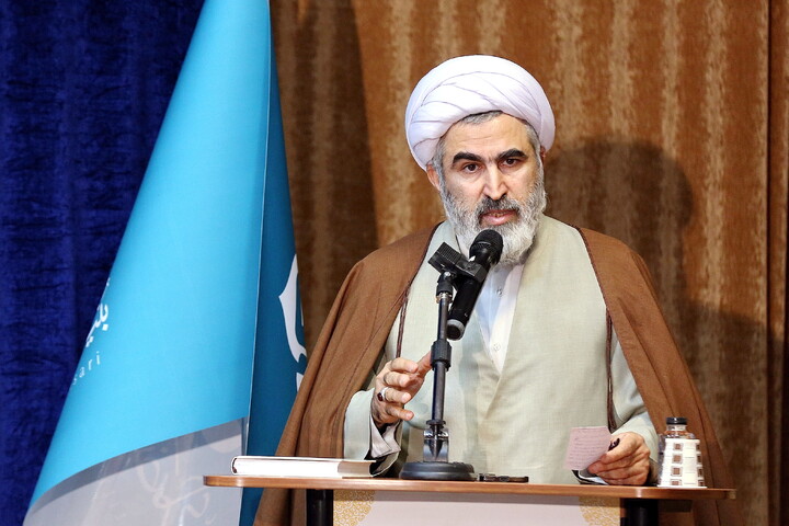 تصاویر/ هم اندیشی اساتید و طلاب با آیت الله اعرافی